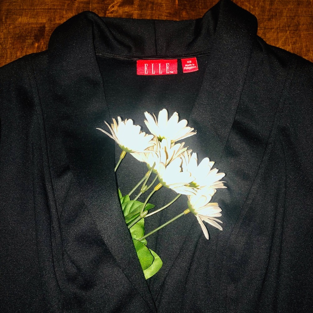 ✨2/$12 Beautiful Black blazer - Picture 3 of 5